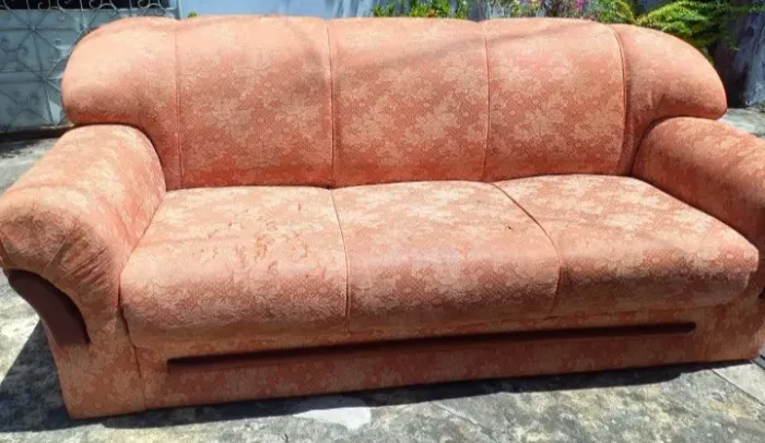 Sofa de três lugares 
