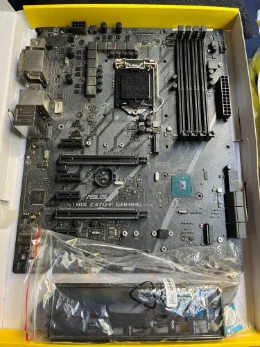 Placa-Mãe ASUS STRIX Z370-F ( COM DEFEITO)