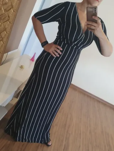 Vestido listrado preto e branco