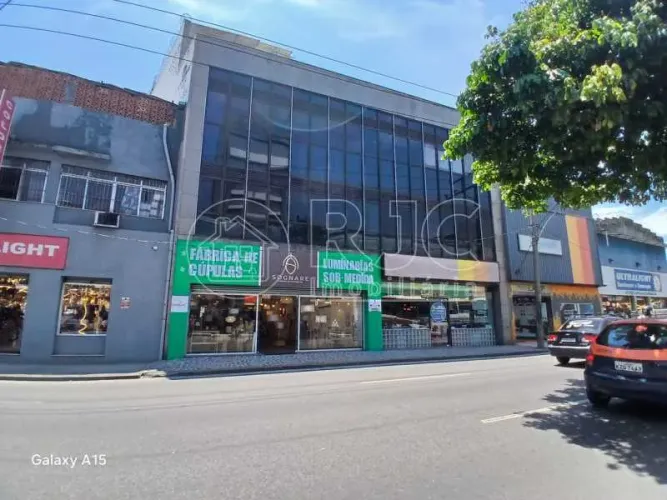 Imóvel para venda possui 610 metros quadrados em Benfica - Rio de Janeiro - RJ