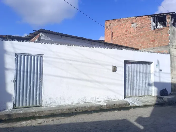 Vende-se casa, boa oportunidade 