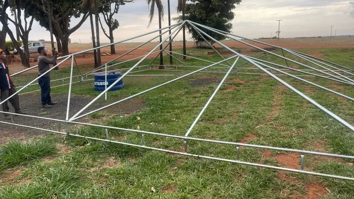 Vende se tendas novas e semi novas