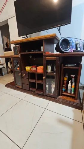  móvel de sala em madeira maciça 