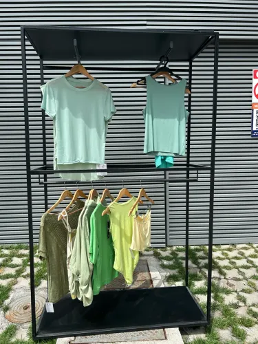 ARARA DE ROUPAS