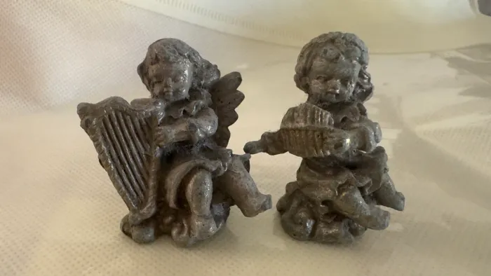 PAR DE ANJINHOS EM METAL PARA PAREDE OU MESA