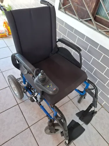 Cadeira de Rodas Motorizada Ortobras Dobrável Modelo E4 