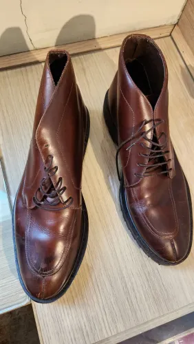 Botas em Couro Marrom Elegantes