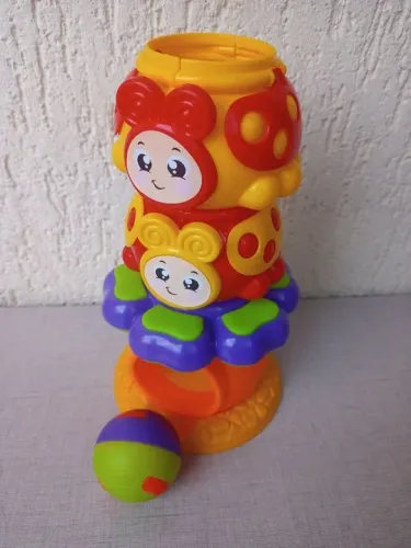 Brinquedo Empilhadinho de Abelhas - Diversão Garantida!