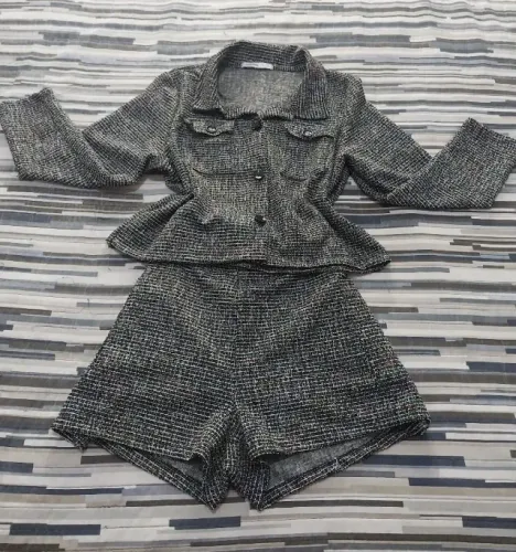 Conjunto de Blazer e Shorts em Tweed Preto