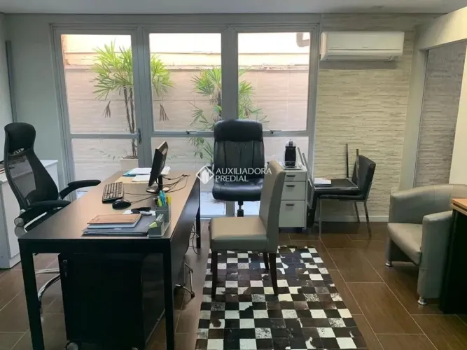 Em frente ao Bourbon Assis Brasil, excelente sala comercial com 64m²
