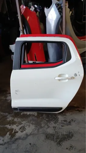 Porta Traseira Esquerda Fiat Nova Strada 2020 A 2024 com friso Original