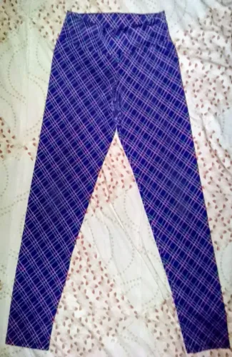 2 CALÇAS LEGGING TAM. P (AZUL XADREZ E PRETA)