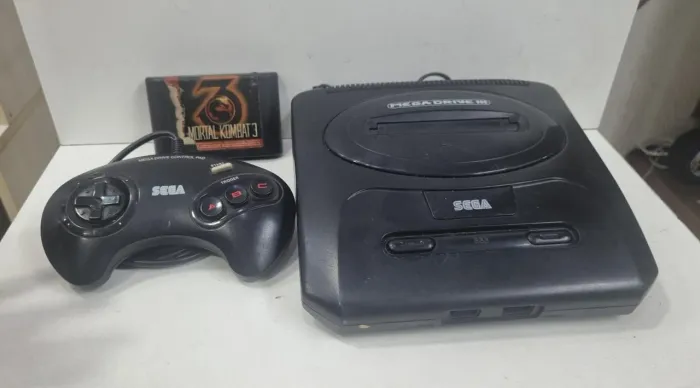 Sega Mega Drive 3 com 1 jogo