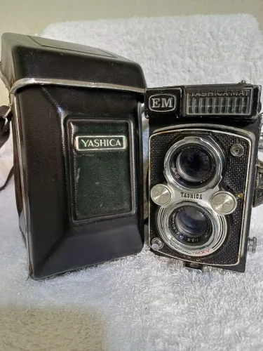 Câmera Yashica EM 6X6