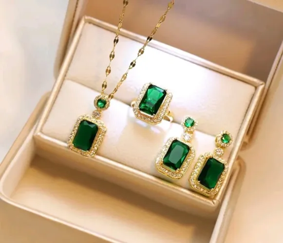Conjunto Brilho Esmeralda 
