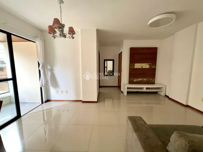 Apartamento à venda com 73 m² e 2 dormitórios no bairro Itacorubi