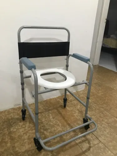 Vendo cadeira de banho nova