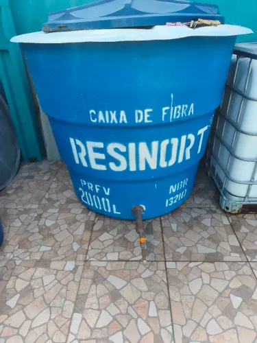 Caixa de 2000 mil litros de água em ótimo estado