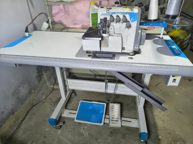 Maquina INTERLOK INDUSTRIAL, semi nova