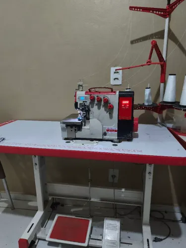 Máquina de costura overloque 