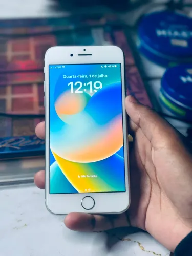 iPhone 8 semi novo nunca aberto + acessórios 