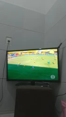 TV Samsung 32 polegadas não é shmart. 300 pega todos os canais vai com antena pequena.