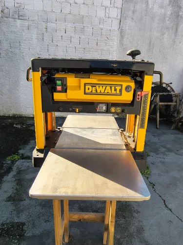 Vendo Plaina Desengrossadeira Portátil 1800W 220V DEWALT-DW733, pouco uso