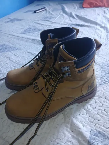Bota cartepillar de cor caramelo