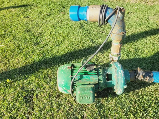 Vendo bomba para irrigação 7.5 cv