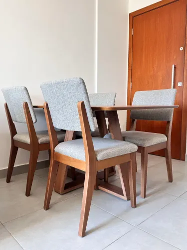 Conjunto Mesa de Jantar com 4 Cadeiras