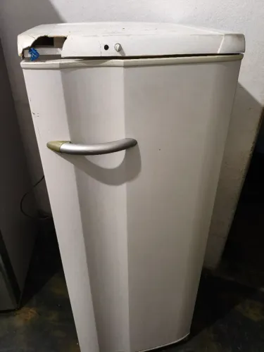 GELADEIRA ELECTROLUX RE28 240 LITROS - USADA