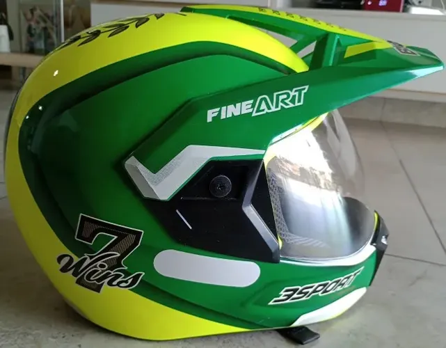 Capacete novo (nunca usado), da Marca Biefee -  3sport - Fineart, modelo Jean Azevedo