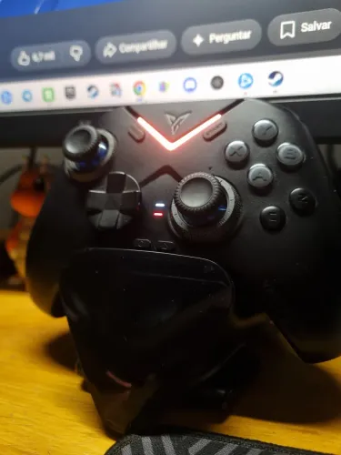 Controle Flydigi Vader 4 Pro com Base de Carregamento