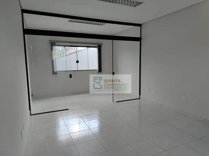 Excelente sala comercial na Peixoto de Castro com vaga na garagem