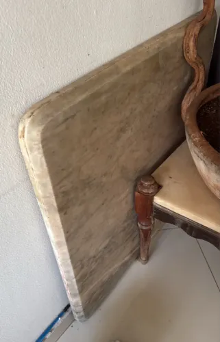 Tampo de mármore maciço antigo - peça pesada para mesa/aparador?