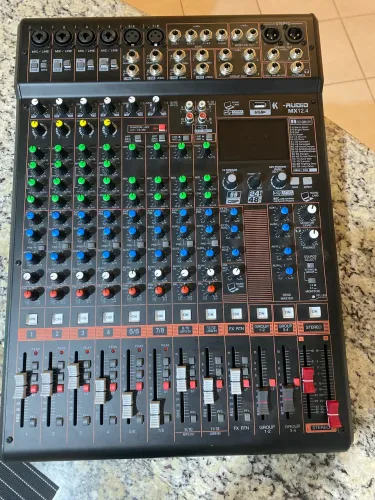 Mesa de som K) áudio MX 12.4