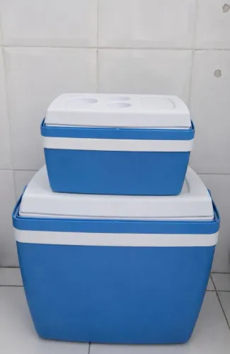 Caixa térmica pequena e grande