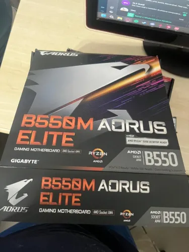 Gigabyte B550M AORUS Elite - Junto com Ryzen 5 PRO 4650G