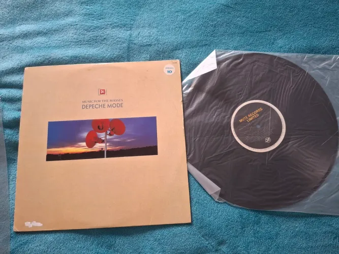 LP Depeche Mode Music For The Masses com encarte muito bom