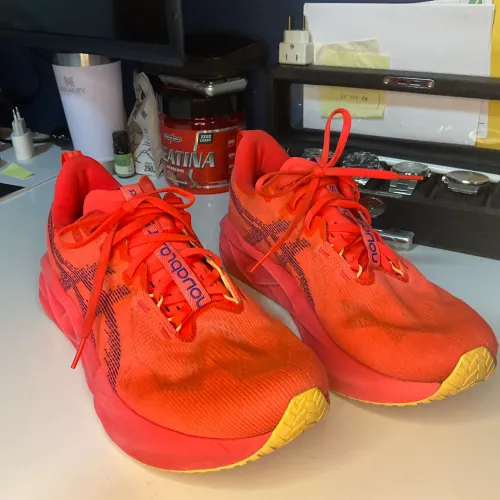 Asics Novablast 5 Original - Muito Novo | Tam. 42 | Cor Exclusiva