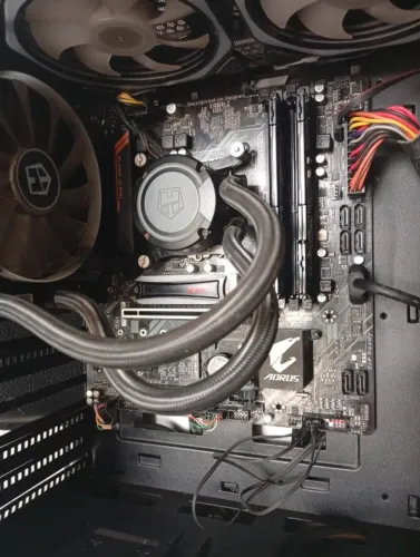 Kit Gigabyte Aorus, Core i5-9600KF, 16GB, Water cooler.