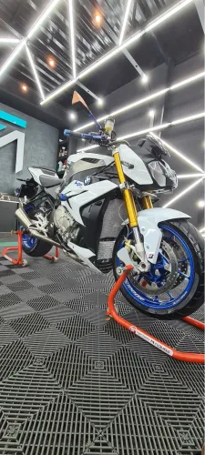 BMW S 1000 R BRANCA