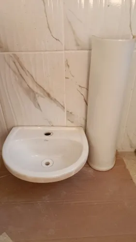 Lavatório com coluna louça Banheiro