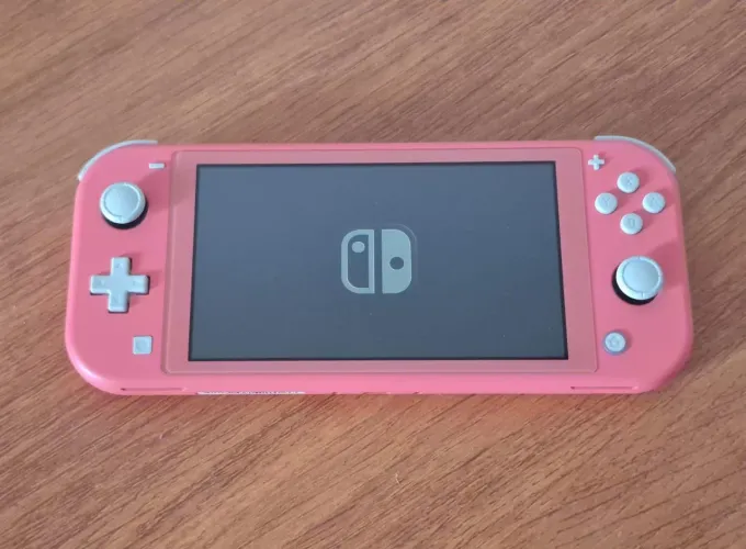 Nintendo Switch Lite DESBLOQUEADO - cor Rosa Coral (Usado)