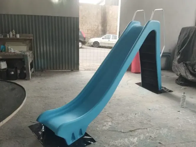 Escorregador para piscina e parque