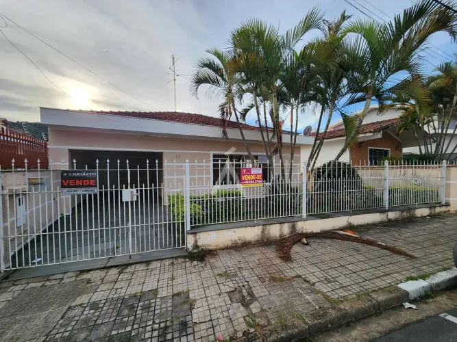 Casa 3 dormitórios à venda Centro Águas de Lindóia/SP