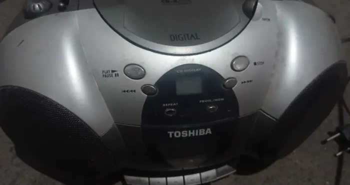 Rádio antigo vintage Radio Fm Toshiba 8168s Cd