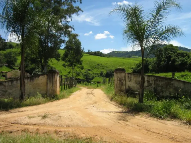 Fazenda São Pedro. Localizada no bairro dos Costas, - SP. Área na matrícula antiga 117 hec