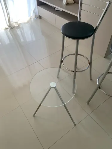 Baquetas e mesa apoio