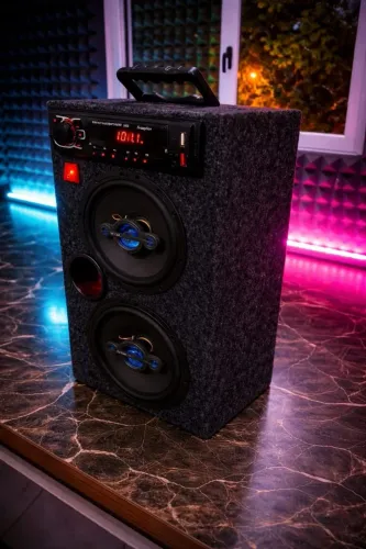 Caixa de som com rádio automotivo 100w